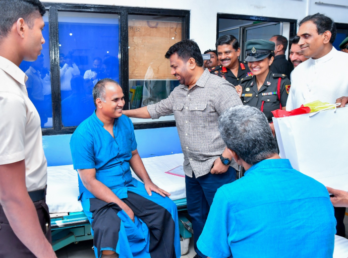 President Inquires into the Wellbeing of Soldiers at the Ragama “Ranaviru Sevana” 